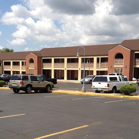 Days Inn Kansas City-Worlds Of Fun Exterior photo