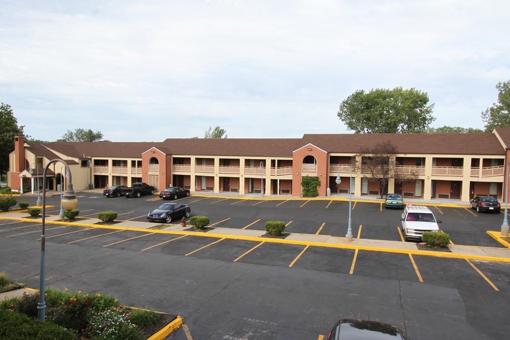 Days Inn Kansas City-Worlds Of Fun Exterior photo