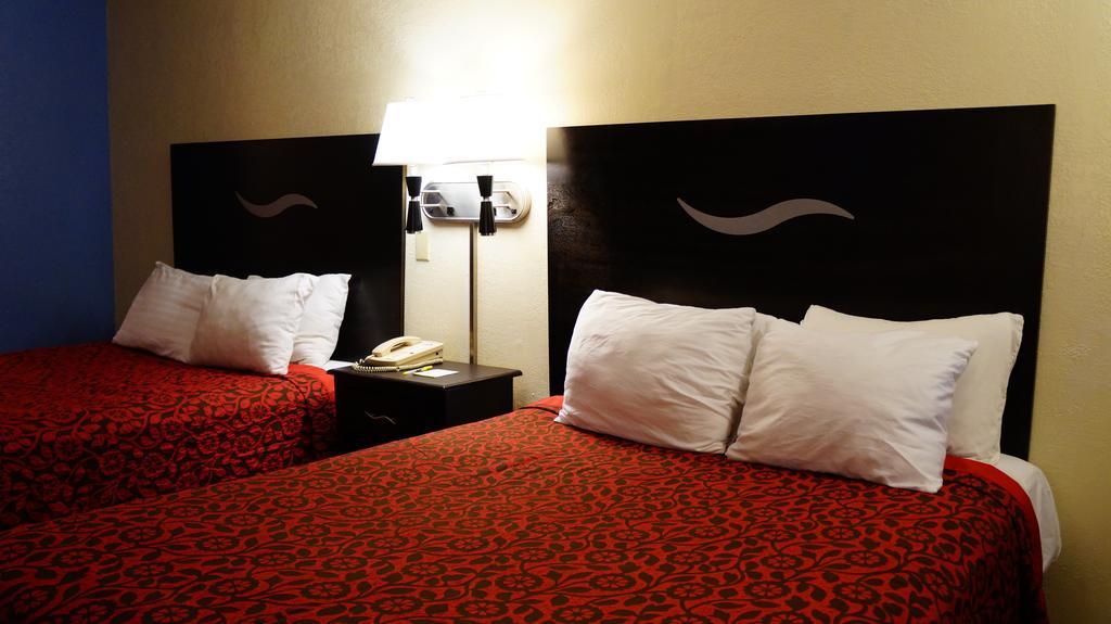 Days Inn Kansas City-Worlds Of Fun Room photo