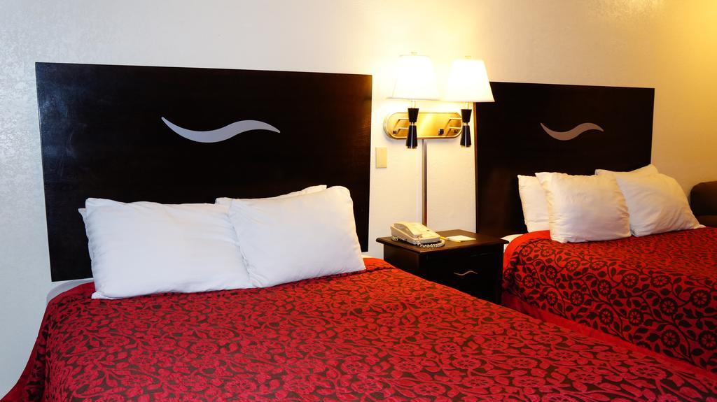 Days Inn Kansas City-Worlds Of Fun Room photo
