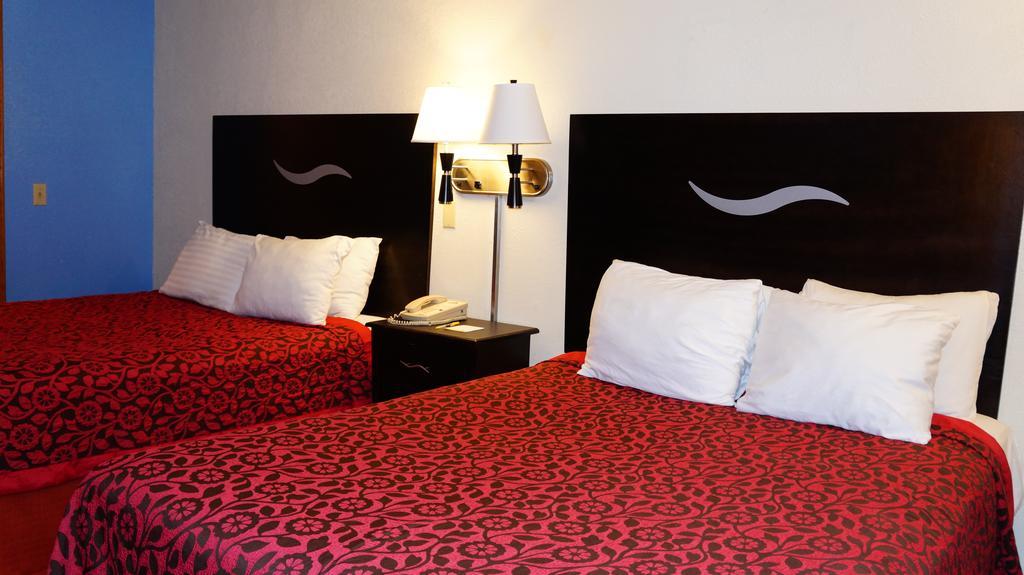 Days Inn Kansas City-Worlds Of Fun Room photo
