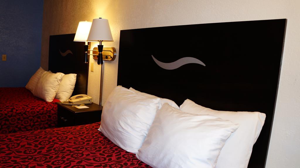 Days Inn Kansas City-Worlds Of Fun Room photo