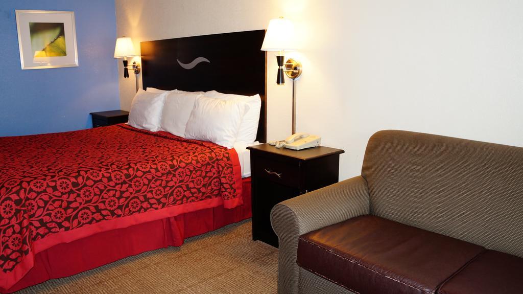 Days Inn Kansas City-Worlds Of Fun Room photo