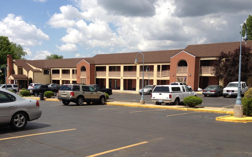 Days Inn Kansas City-Worlds Of Fun Exterior photo