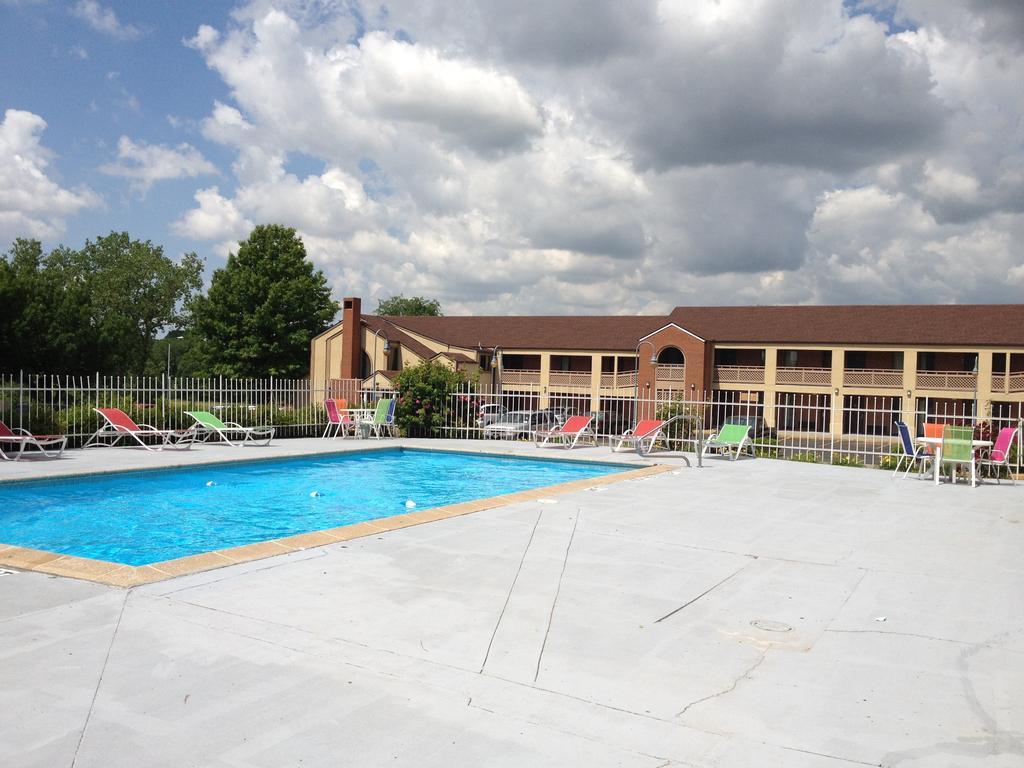 Days Inn Kansas City-Worlds Of Fun Exterior photo